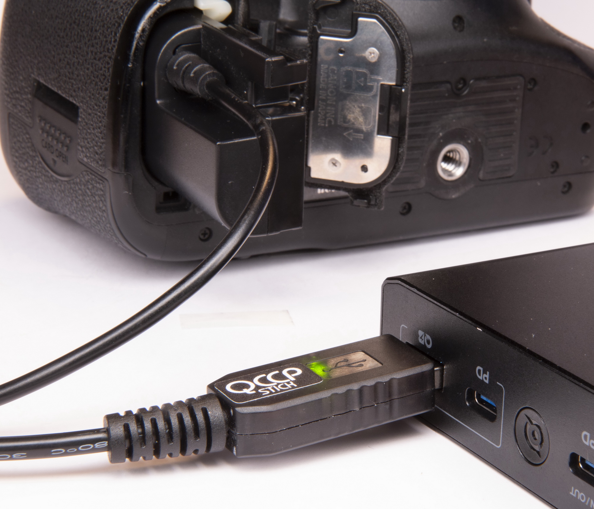 QCCP-Stick - die neuste Version des Adapters für die Kamera-Stromversorgung  